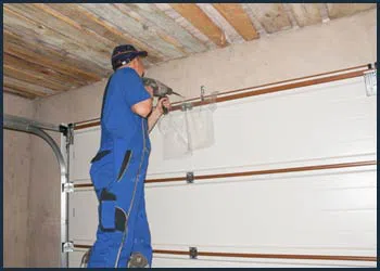 Garage Doors Store Repairs New York, NY 212-918-5374 - cont-gdr-door-repair-08m